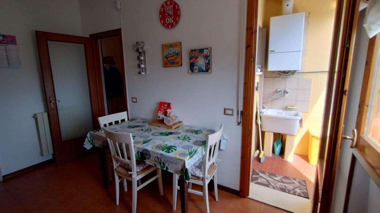 Ferienwohnung La Casa Dei Viaggiatori - Viareggio - Posto Auto Gratuito Exterior foto