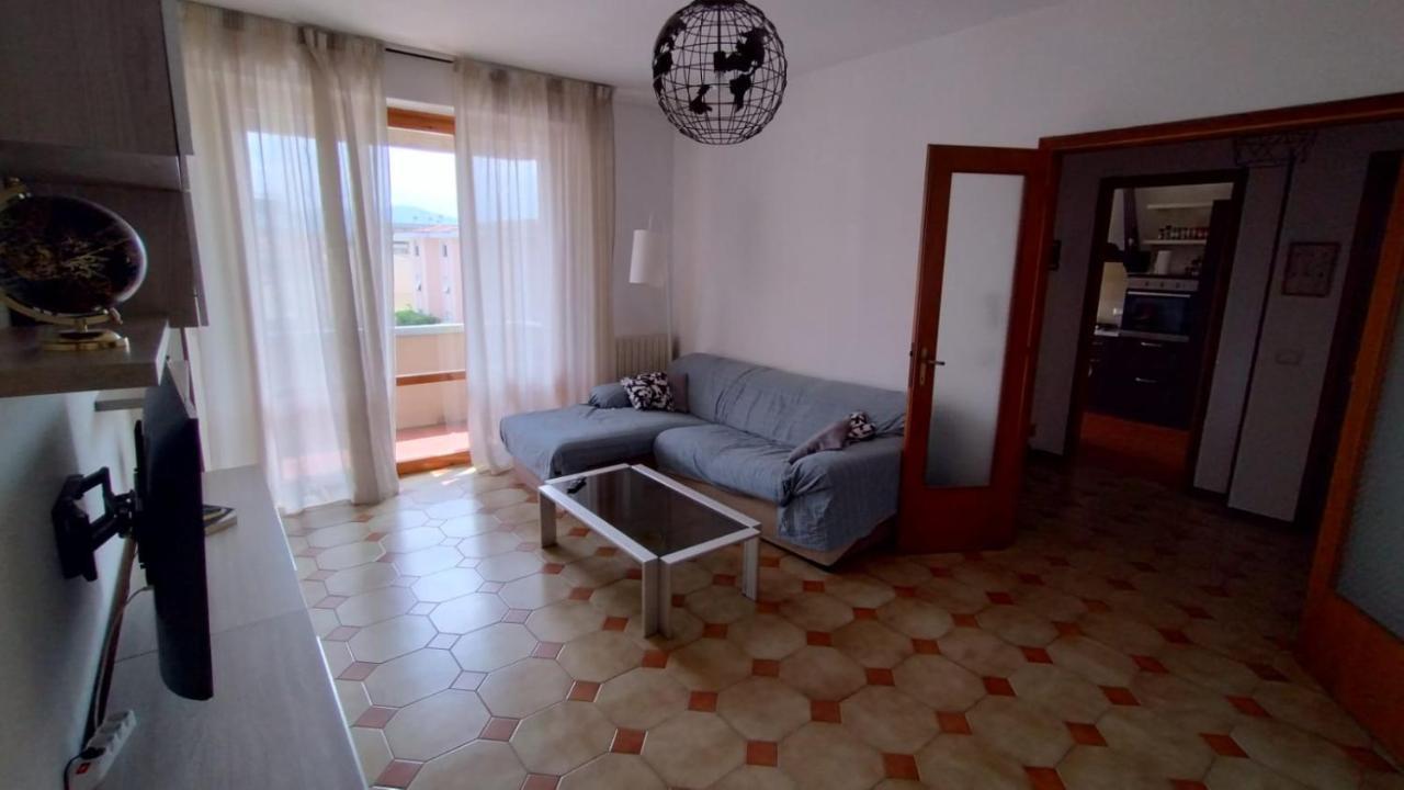 Ferienwohnung La Casa Dei Viaggiatori - Viareggio - Posto Auto Gratuito Exterior foto